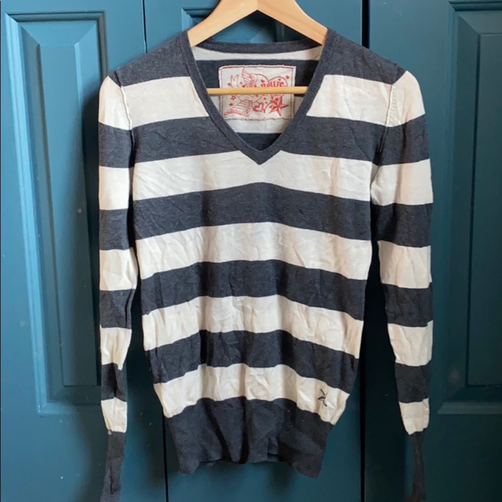 Cute Nollie sweater!